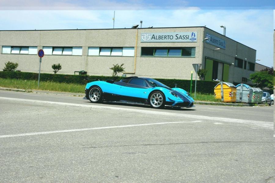  Pagani Zonda Uno 2010 года  (фото 10 из 15)